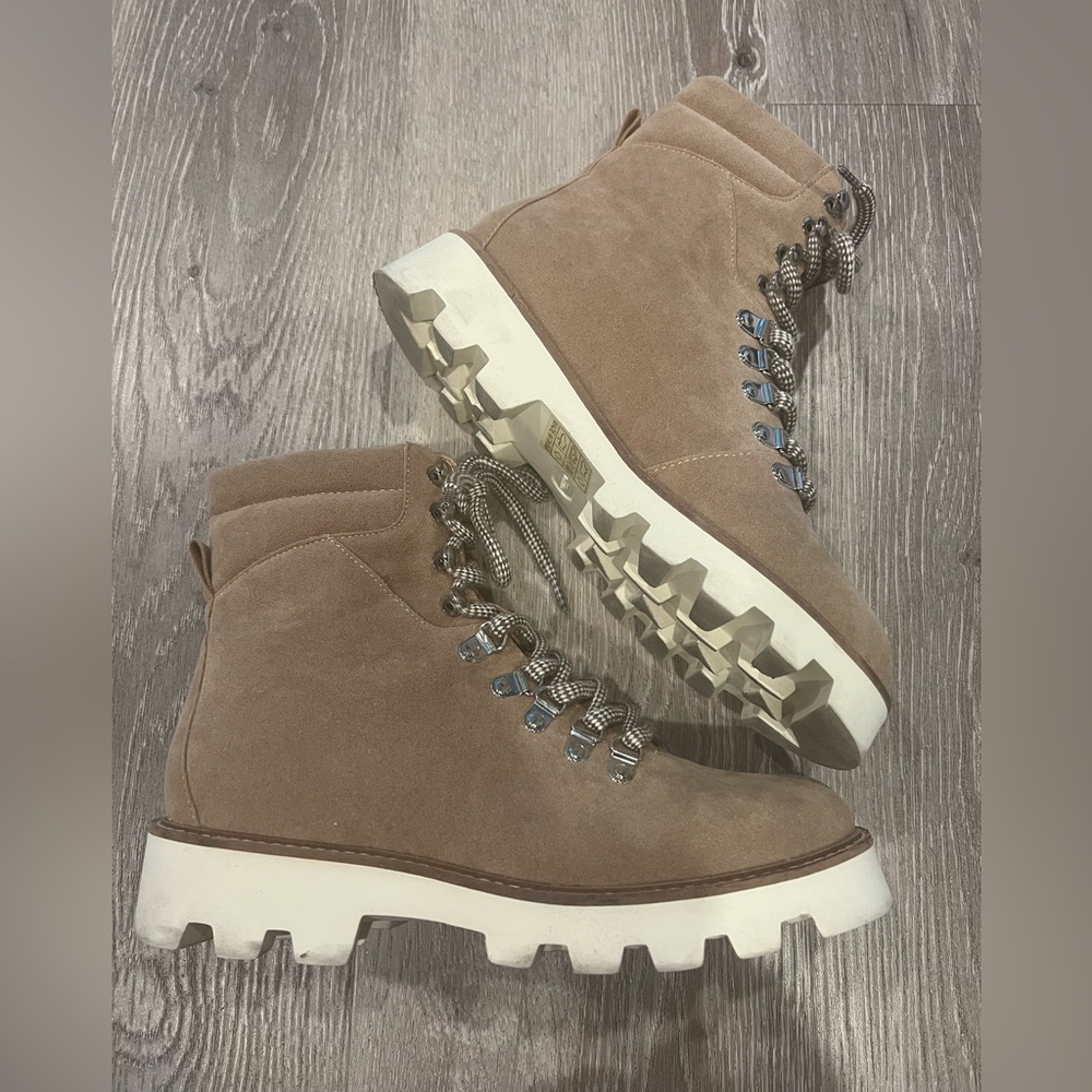 Vici Lace Up Boots - Only Worn Once - size: 6.5